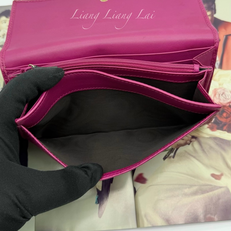 GUCCI 古馳Guccissima 壓紋瑰紅色翻蓋扣式長夾-12