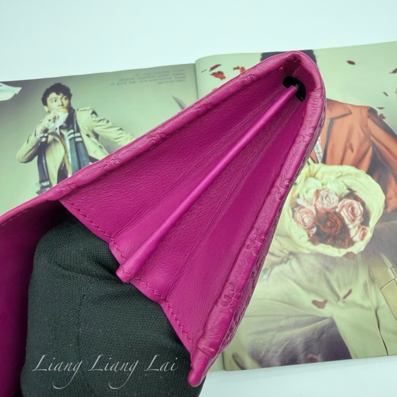 GUCCI 古馳Guccissima 壓紋瑰紅色翻蓋扣式長夾-14