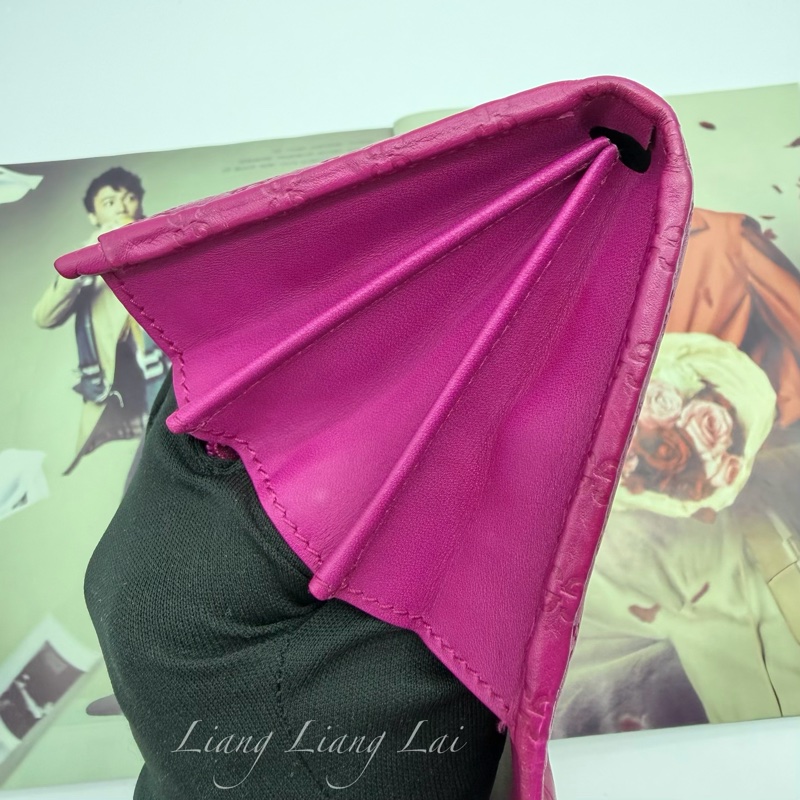 GUCCI 古馳Guccissima 壓紋瑰紅色翻蓋扣式長夾-15