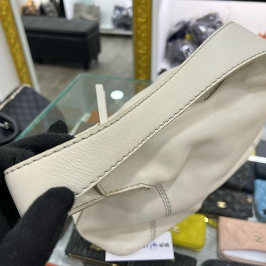 東區正精品㊣TODS 白色小牛皮HOBO拉鍊肩背包 RZ5693-6