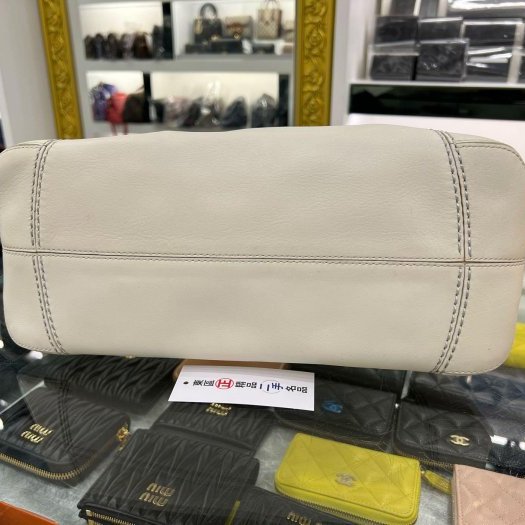 東區正精品㊣TODS 白色小牛皮HOBO拉鍊肩背包 RZ5693-9