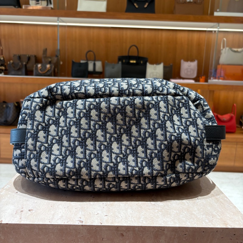 【經典緹花、大容量實用】Dior Oblique Hobo 馬鞍腋下包|Oblique 緹花布面|附寬版皮革肩帶|優雅與日常兼具的實背包-2