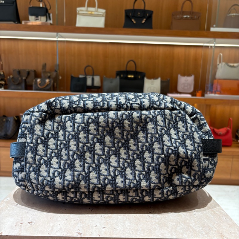 【經典緹花、大容量實用】Dior Oblique Hobo 馬鞍腋下包|Oblique 緹花布面|附寬版皮革肩帶|優雅與日常兼具的實背包-7