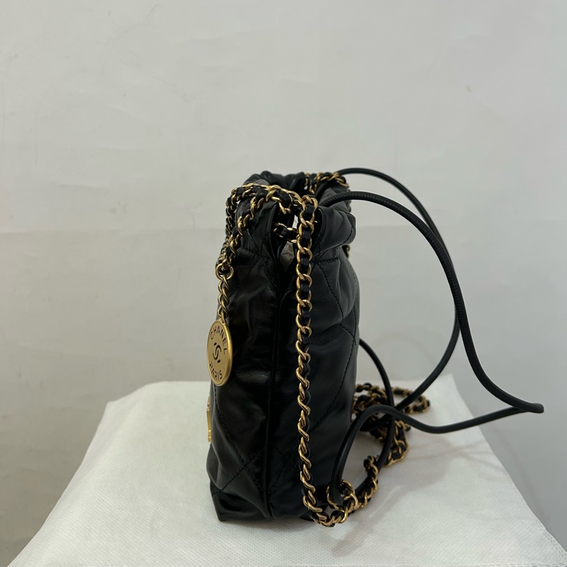 Chanel 黑小牛皮金釦22bag mini-1