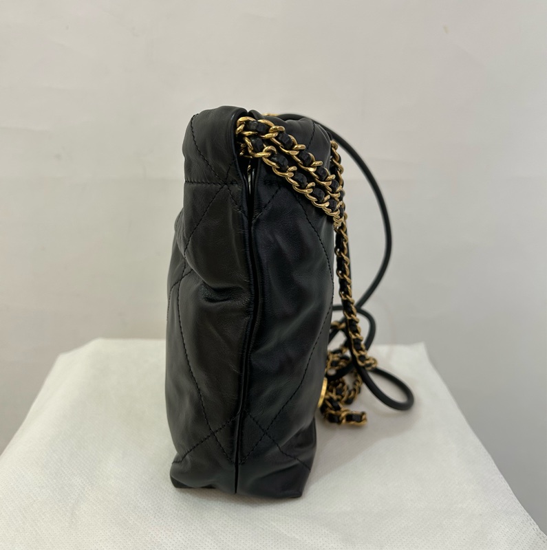 Chanel 黑小牛皮金釦22bag mini-3