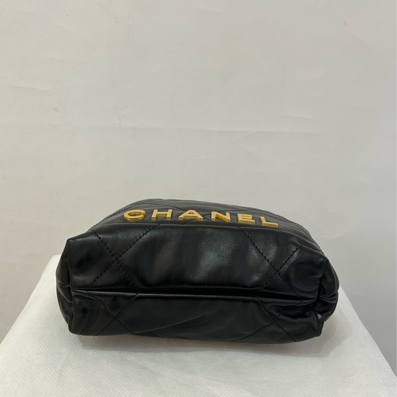 Chanel 黑小牛皮金釦22bag mini-4