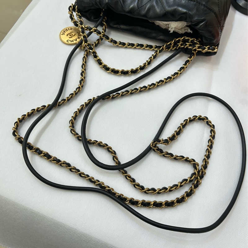 Chanel 黑小牛皮金釦22bag mini-7