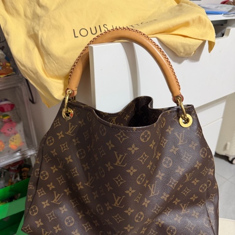 Lv artsy肩背包(已停產）