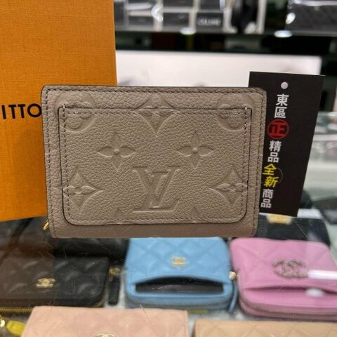 東區正精品㊣LV M80152 CLEA 全新奶茶色全皮老花壓紋釦子對開外側拉鍊零錢包短夾 RZ5685