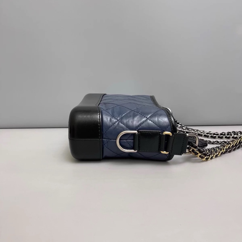 Chanel香奈兒 藍黑拼色全皮小號流浪包-1