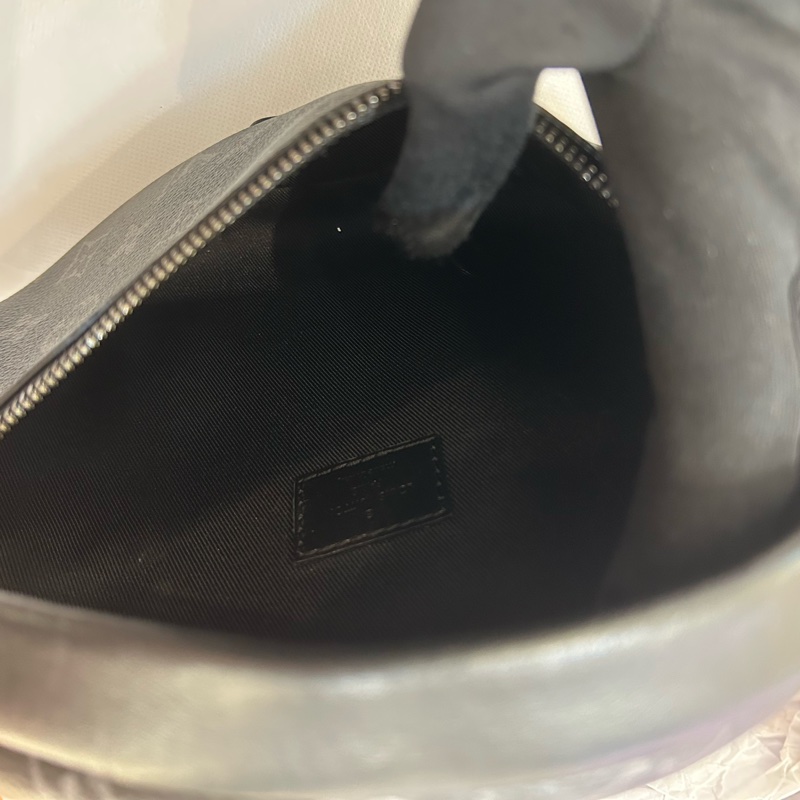 LV DISCOVERY PM 黑灰宇花帆布腰包-7