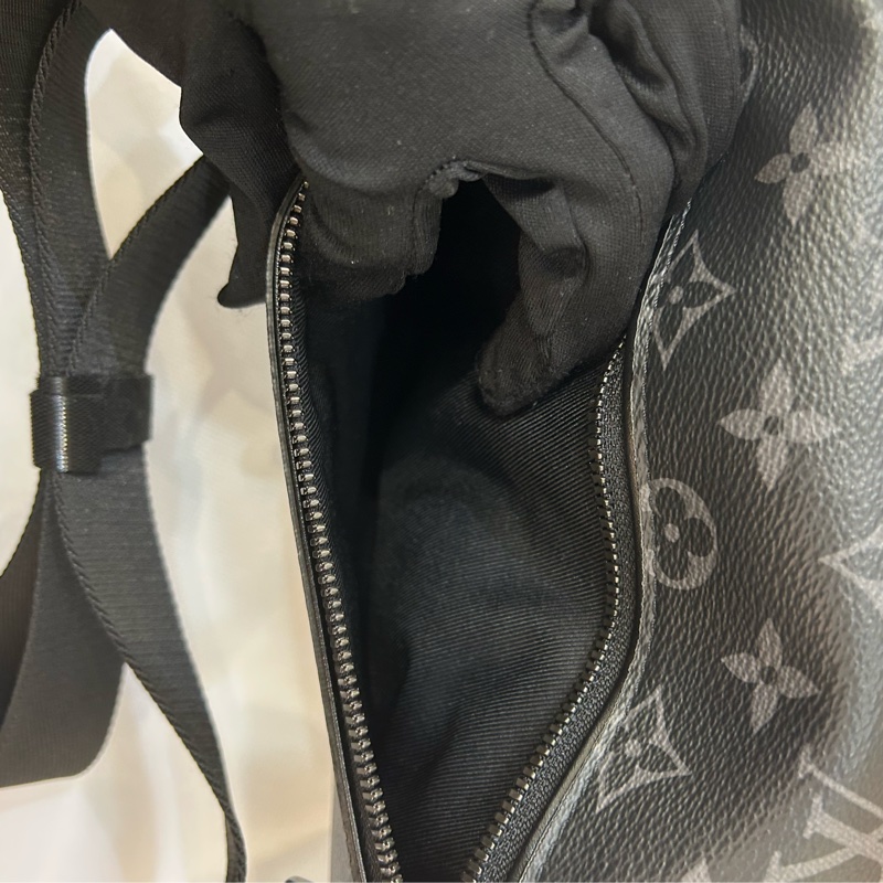 LV DISCOVERY PM 黑灰宇花帆布腰包-8