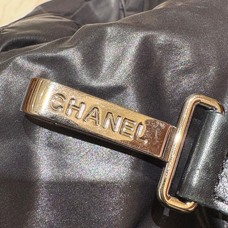 【柔軟蓬鬆、輕盈容量王】CHANEL Coco Cocoon 羽絨托特包|黑色尼龍材質|經典CC壓紋皮革標誌|日常百搭實用款-5