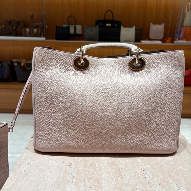 【柔美氣質、輕奢實用】Christian Dior VIP 手提肩挎包|淡粉色荔枝紋牛皮|金屬CD吊飾|附原廠同色手拿包-1