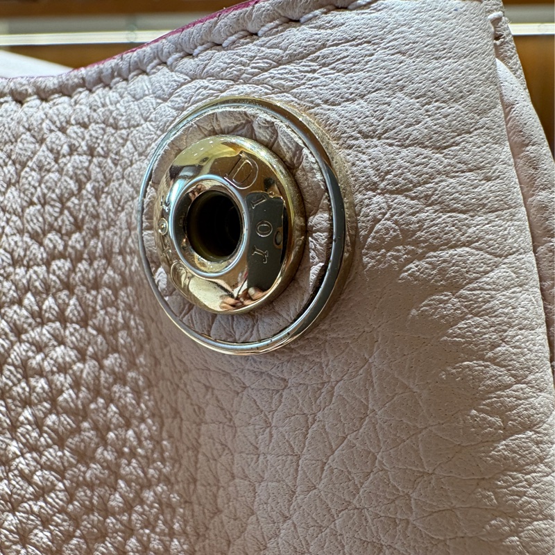 【柔美氣質、輕奢實用】Christian Dior VIP 手提肩挎包|淡粉色荔枝紋牛皮|金屬CD吊飾|附原廠同色手拿包-4