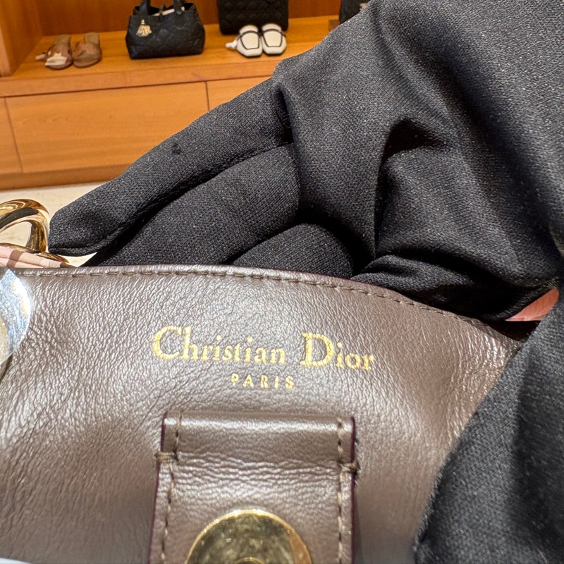 【柔美氣質、輕奢實用】Christian Dior VIP 手提肩挎包|淡粉色荔枝紋牛皮|金屬CD吊飾|附原廠同色手拿包-11