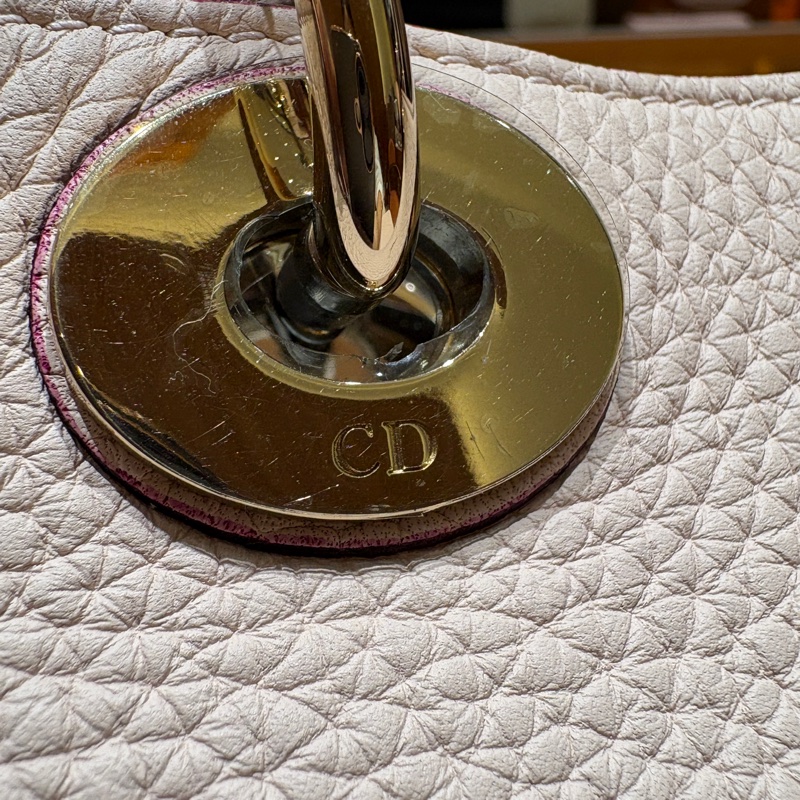 【柔美氣質、輕奢實用】Christian Dior VIP 手提肩挎包|淡粉色荔枝紋牛皮|金屬CD吊飾|附原廠同色手拿包-12