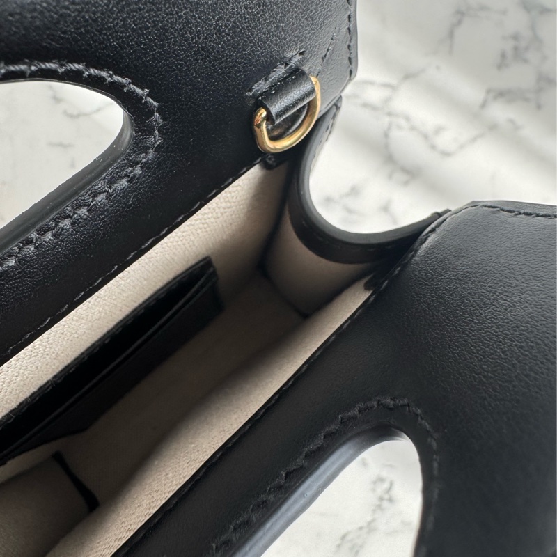 Gucci黑壓紋金雙G直立手提兩用包-16