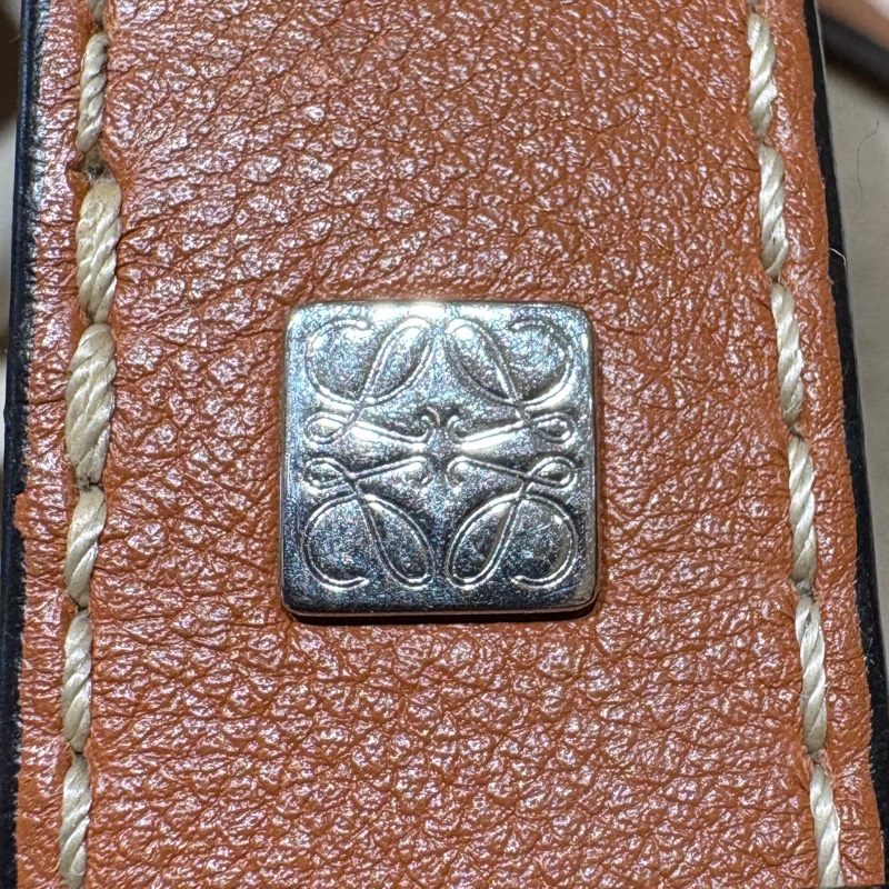 【日系奶油風,鬆弛感滿分】Loewe Hammock 吊床包|米白帆布拼焦糖棕皮革|多種背法自由切換|低調卻有記憶點的優雅-8