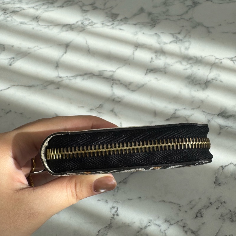 LV M44745豹紋ㄇ拉長夾-3