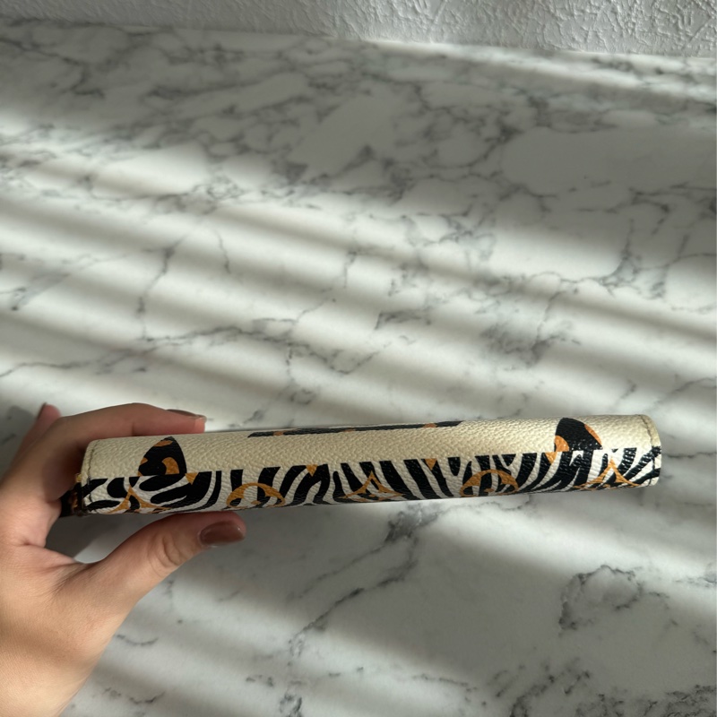 LV M44745豹紋ㄇ拉長夾-5