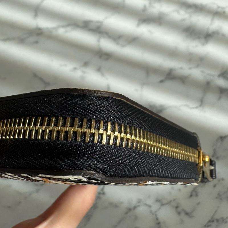 LV M44745豹紋ㄇ拉長夾-9