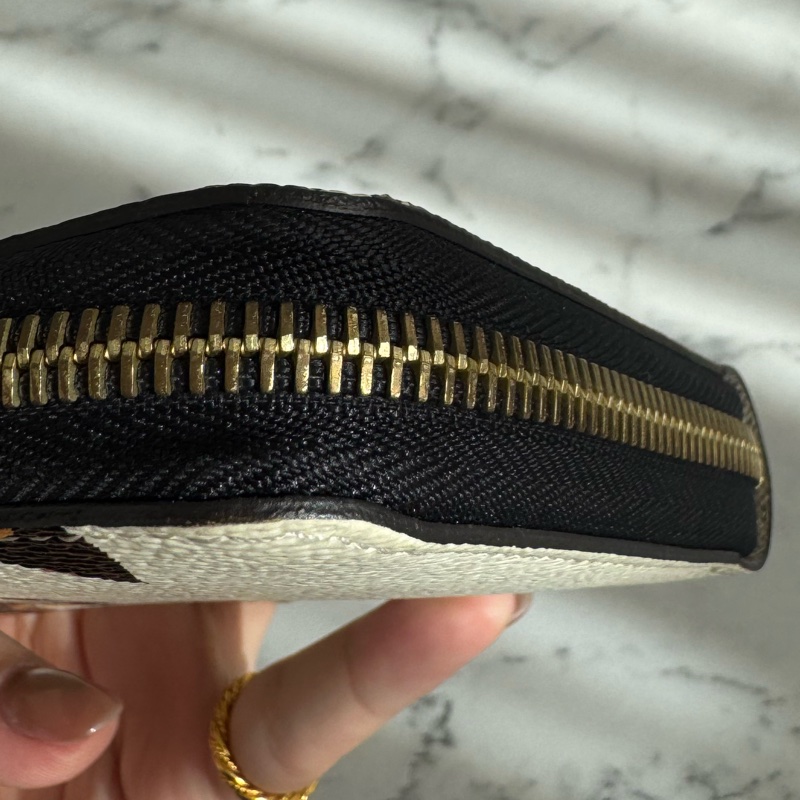 LV M44745豹紋ㄇ拉長夾-10