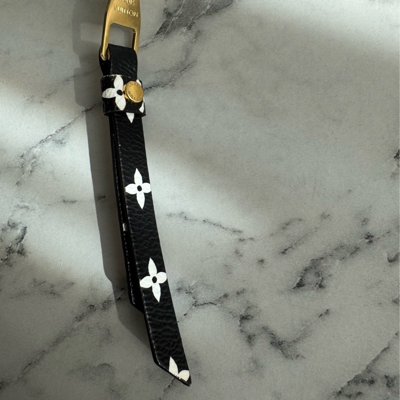 LV M44745豹紋ㄇ拉長夾-14