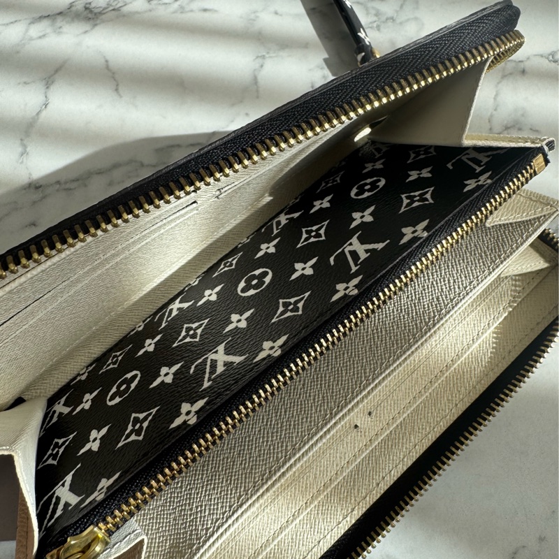 LV M44745豹紋ㄇ拉長夾-16