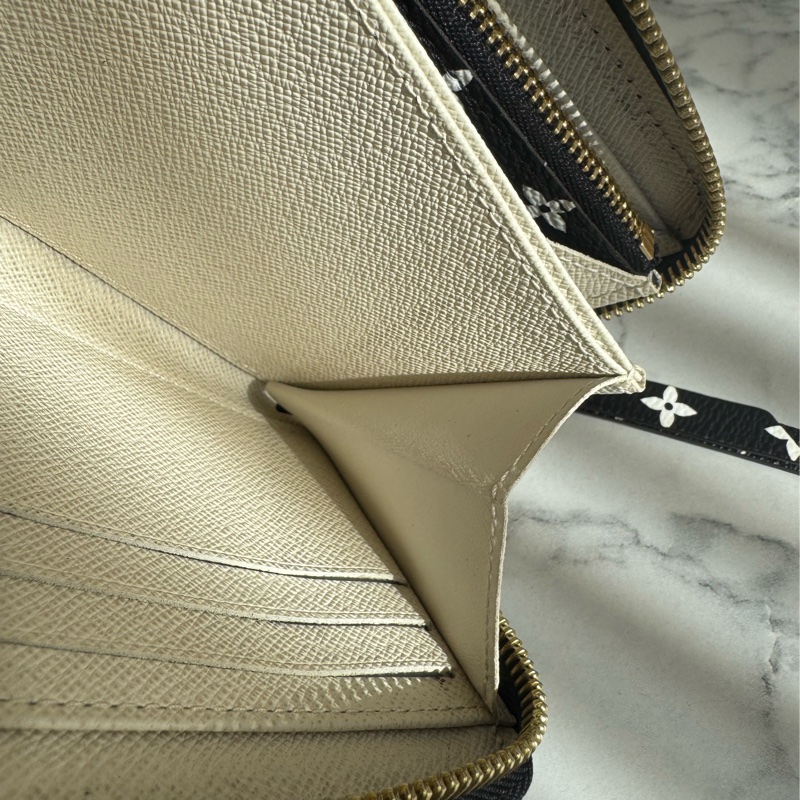 LV M44745豹紋ㄇ拉長夾-19