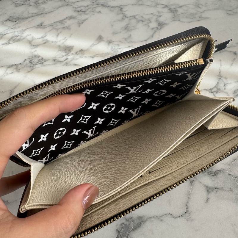 LV M44745豹紋ㄇ拉長夾-28