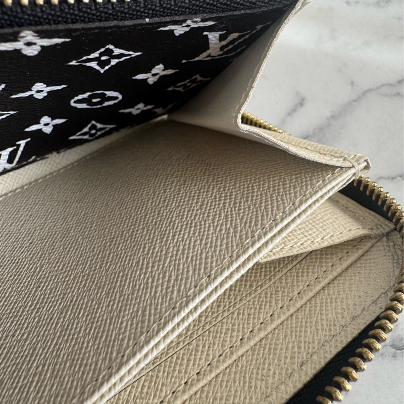LV M44745豹紋ㄇ拉長夾-30