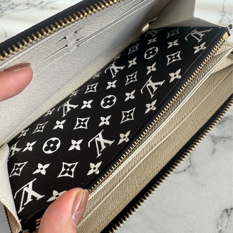 LV M44745豹紋ㄇ拉長夾-31