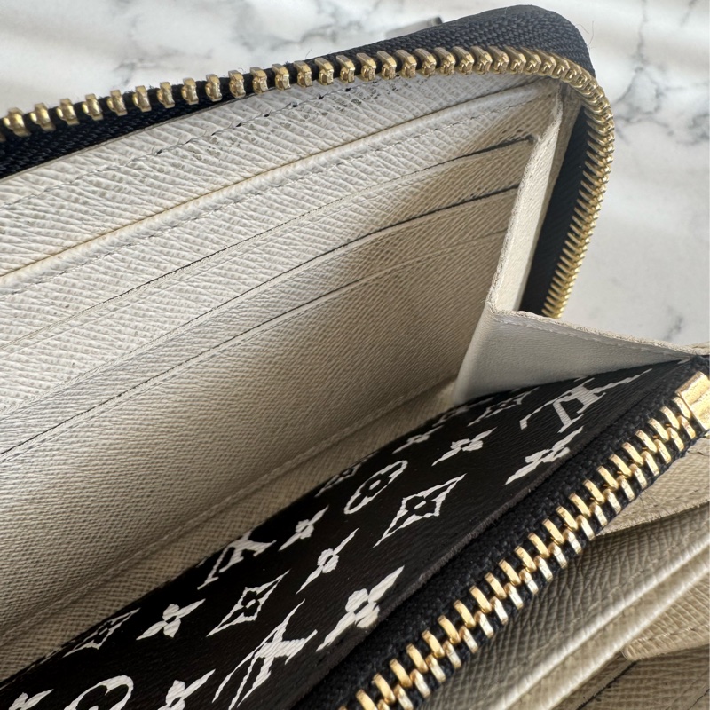 LV M44745豹紋ㄇ拉長夾-35