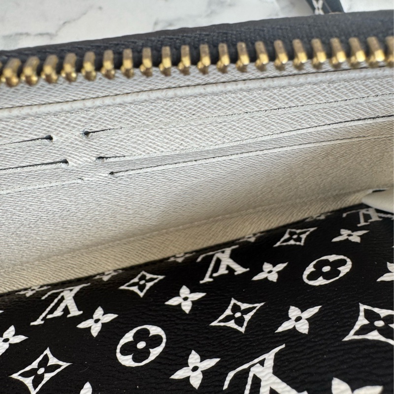 LV M44745豹紋ㄇ拉長夾-37