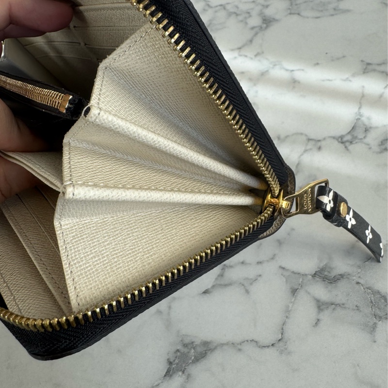 LV M44745豹紋ㄇ拉長夾-42