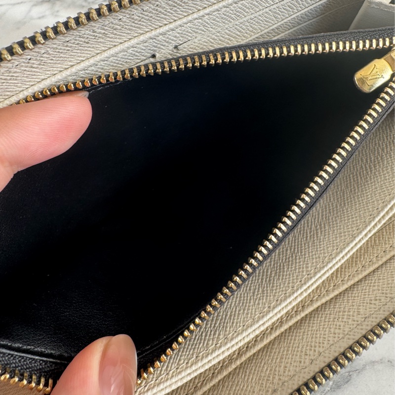 LV M44745豹紋ㄇ拉長夾-44