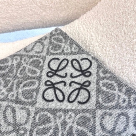 【全新❤️】LOEWE Anagram scarf 羊絨羊毛圍巾頸巾女款 淺灰色 灰色