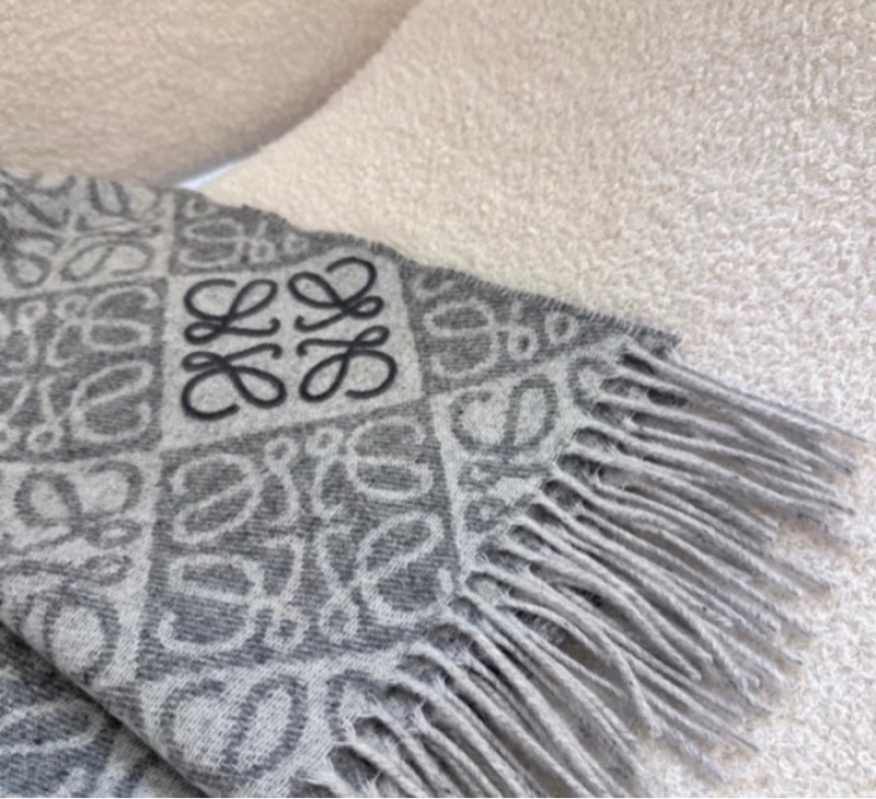 【全新❤️】LOEWE Anagram scarf 羊絨羊毛圍巾頸巾女款 淺灰色 灰色-1
