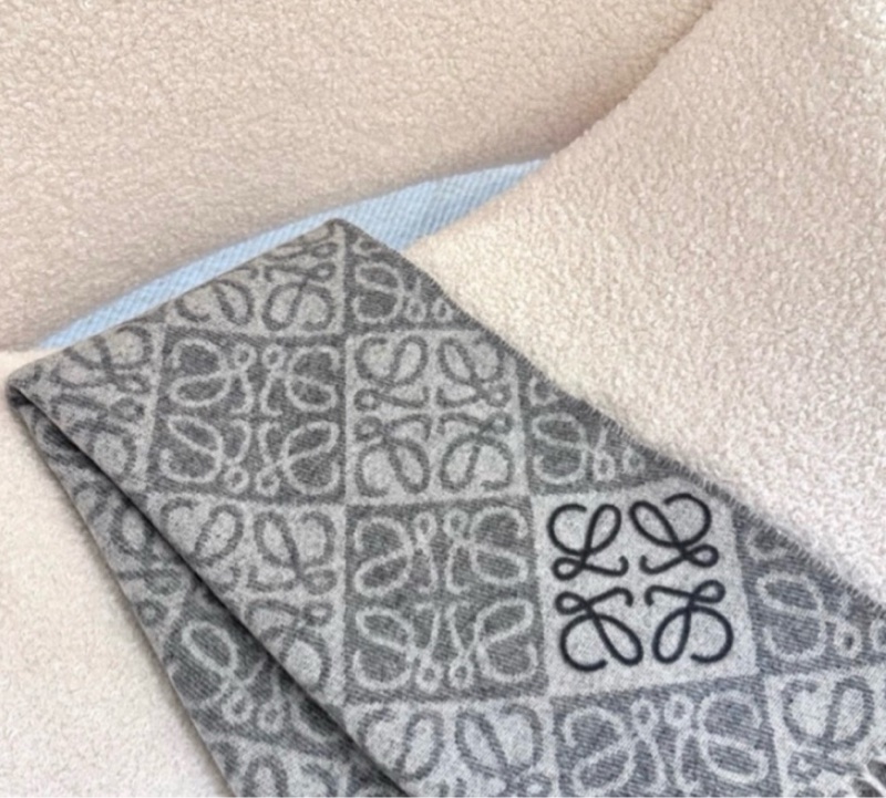 【全新❤️】LOEWE Anagram scarf 羊絨羊毛圍巾頸巾女款 淺灰色 灰色-2