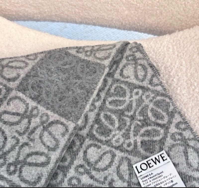 【全新❤️】LOEWE Anagram scarf 羊絨羊毛圍巾頸巾女款 淺灰色 灰色-3