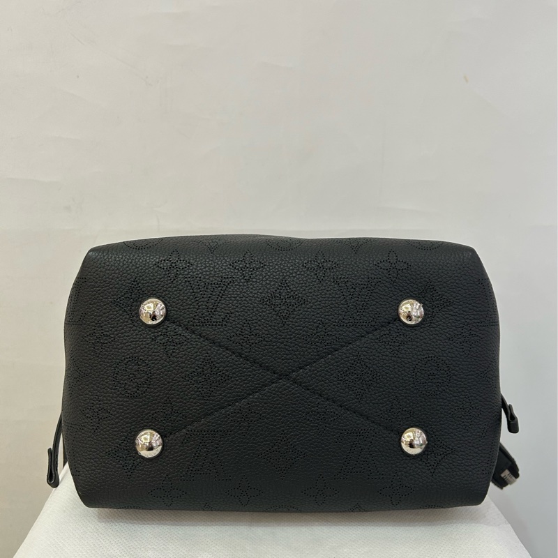 LV Mahina 黑牛皮束口水桶二用包-4