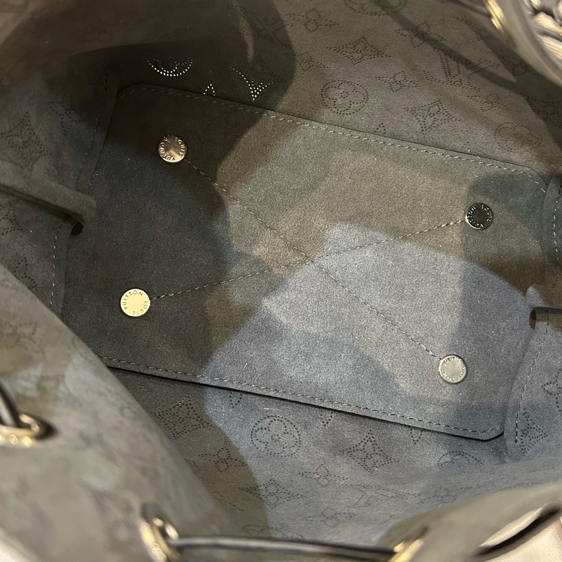 LV Mahina 黑牛皮束口水桶二用包-7