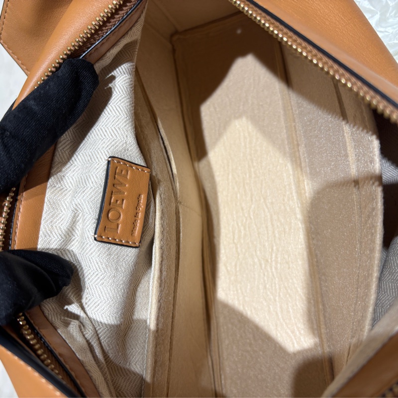 【立體剪裁、低調有型】LOEWE Puzzle Hobo 拼圖包|咖啡色小牛皮|柔軟大容量設計|兼具藝術感與實用性-3