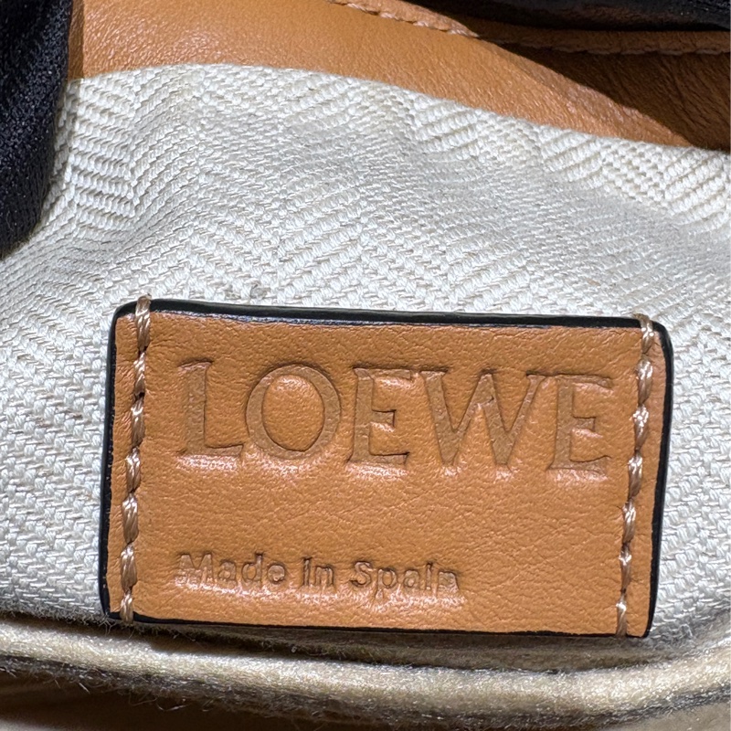 【立體剪裁、低調有型】LOEWE Puzzle Hobo 拼圖包|咖啡色小牛皮|柔軟大容量設計|兼具藝術感與實用性-4
