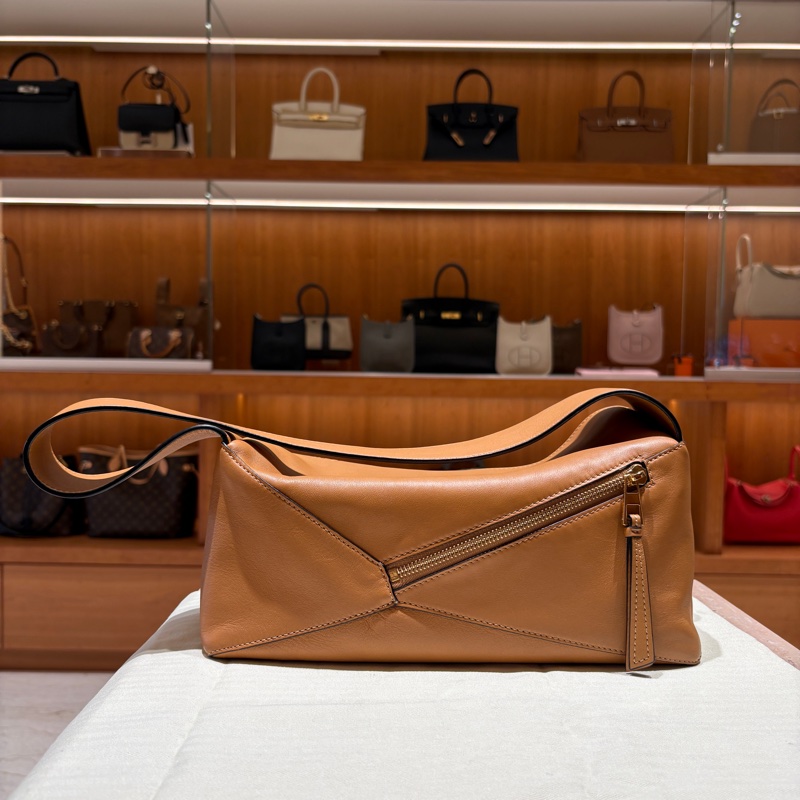 【立體剪裁、低調有型】LOEWE Puzzle Hobo 拼圖包|咖啡色小牛皮|柔軟大容量設計|兼具藝術感與實用性-7