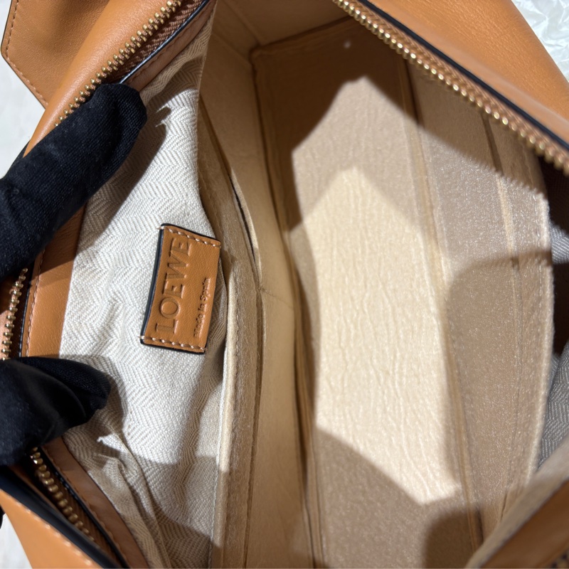 【立體剪裁、低調有型】LOEWE Puzzle Hobo 拼圖包|咖啡色小牛皮|柔軟大容量設計|兼具藝術感與實用性-9