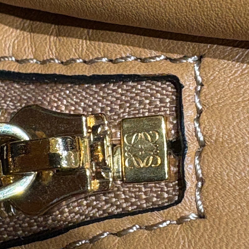 【立體剪裁、低調有型】LOEWE Puzzle Hobo 拼圖包|咖啡色小牛皮|柔軟大容量設計|兼具藝術感與實用性-10