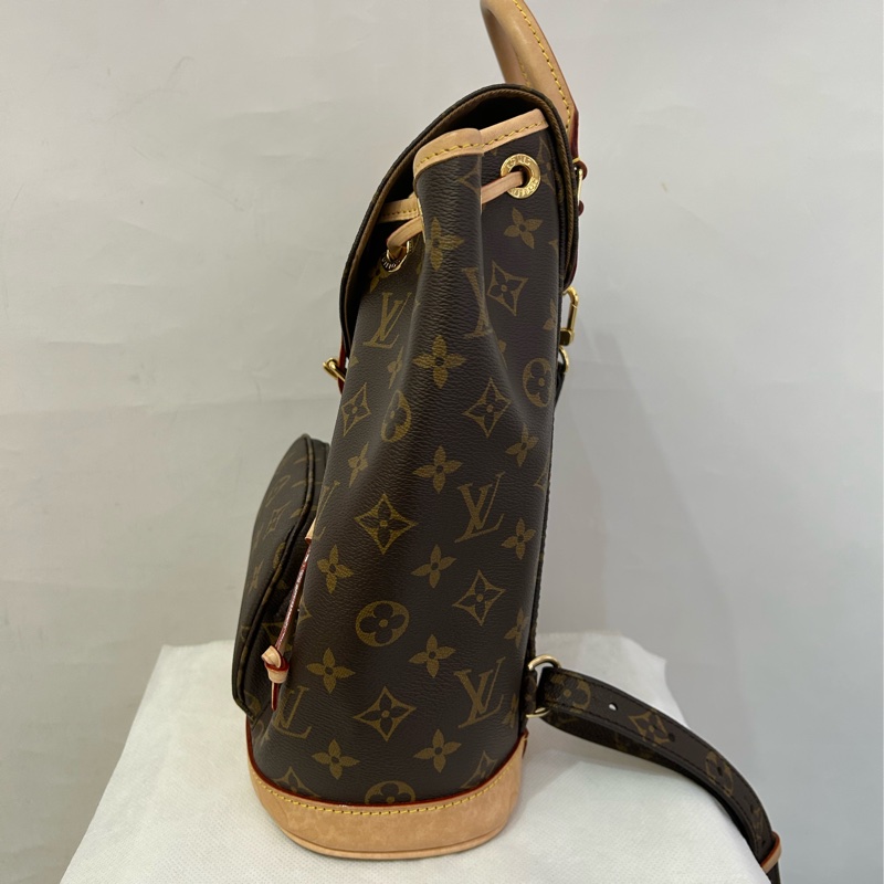 LV老花前釦式後背包-1