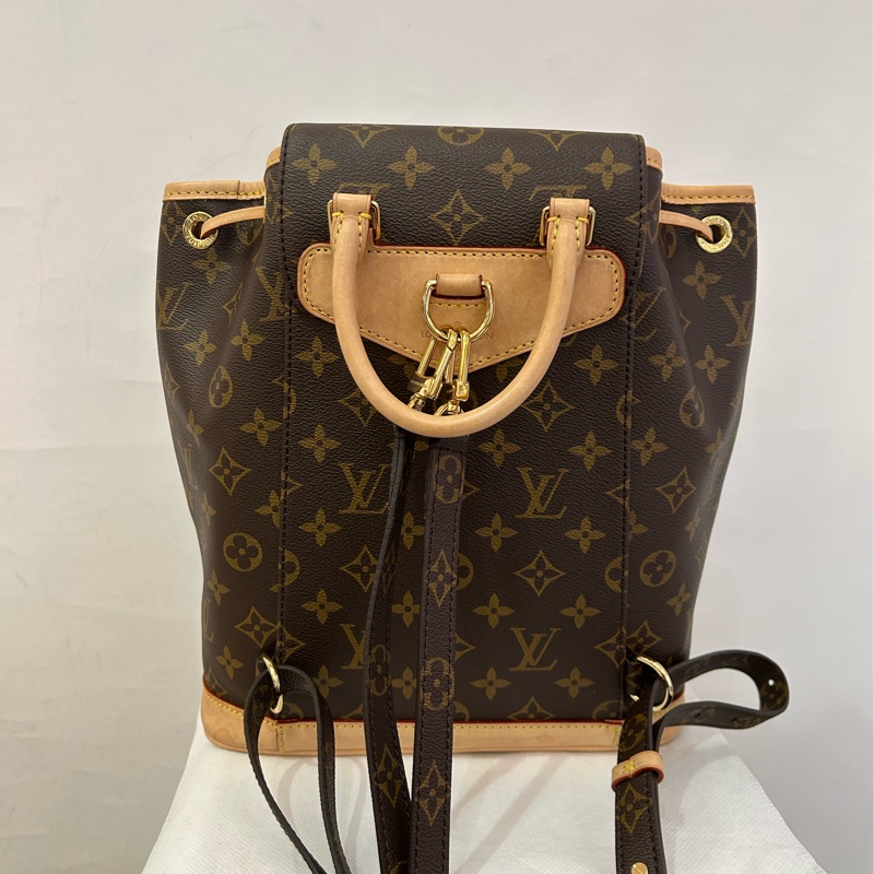 LV老花前釦式後背包-2